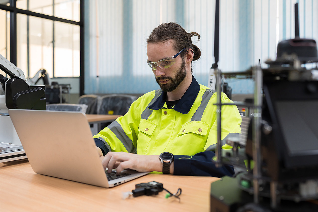 Entwicklung kundenspezifischer Elektronik- und Steuerungslösungen